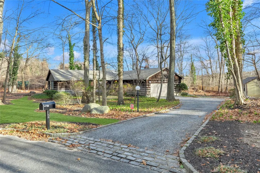 12 Red Oak Road Saint James NY 11780