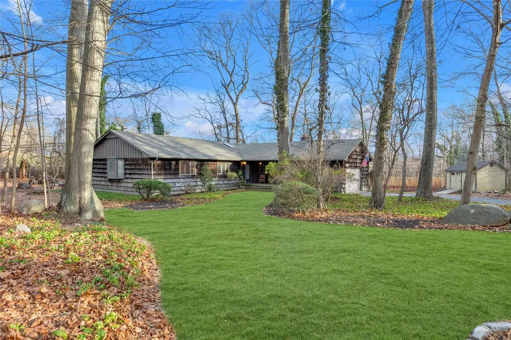 12 Red Oak Road Saint James NY 11780