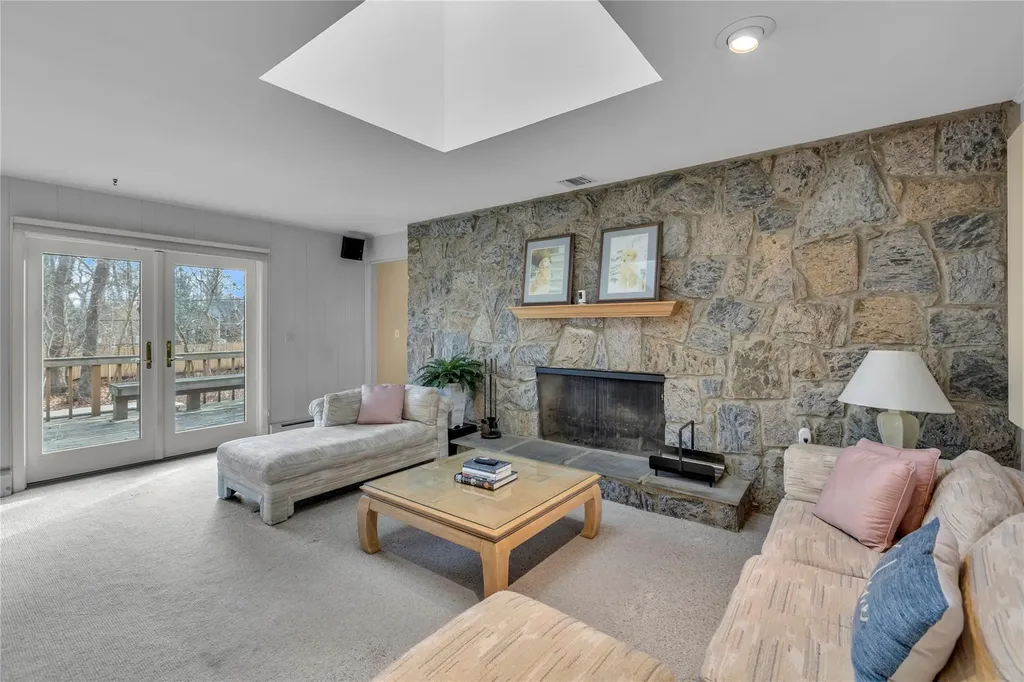 12 Red Oak Road Saint James NY 11780