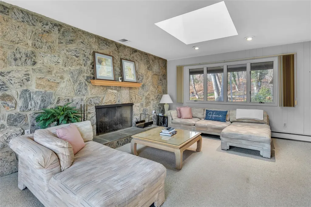 12 Red Oak Road Saint James NY 11780