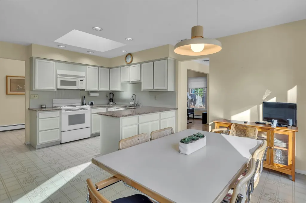 12 Red Oak Road Saint James NY 11780