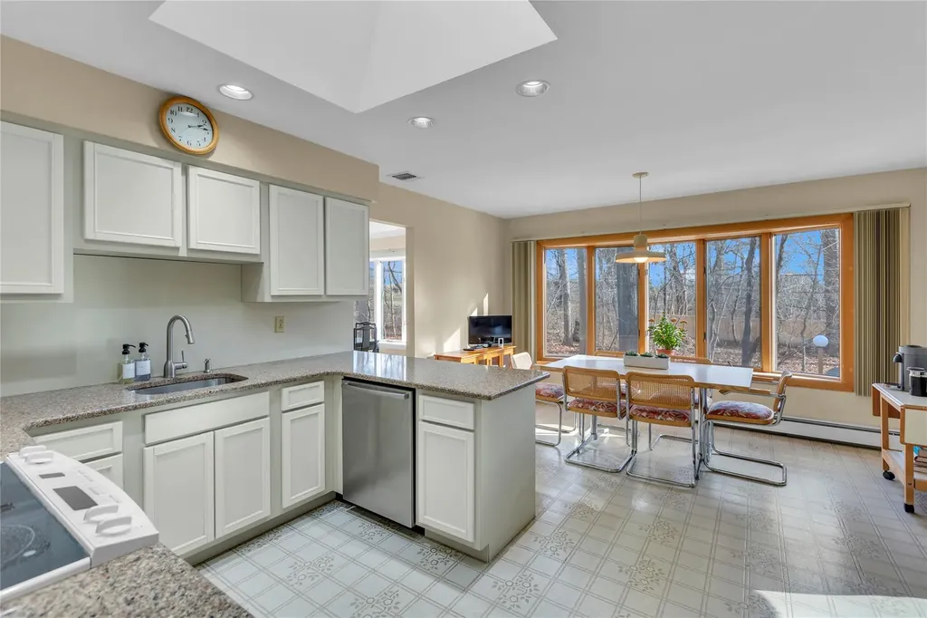 12 Red Oak Road Saint James NY 11780