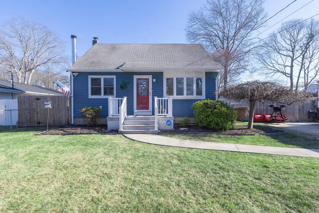 27 Terry Drive Mastic NY 11950
