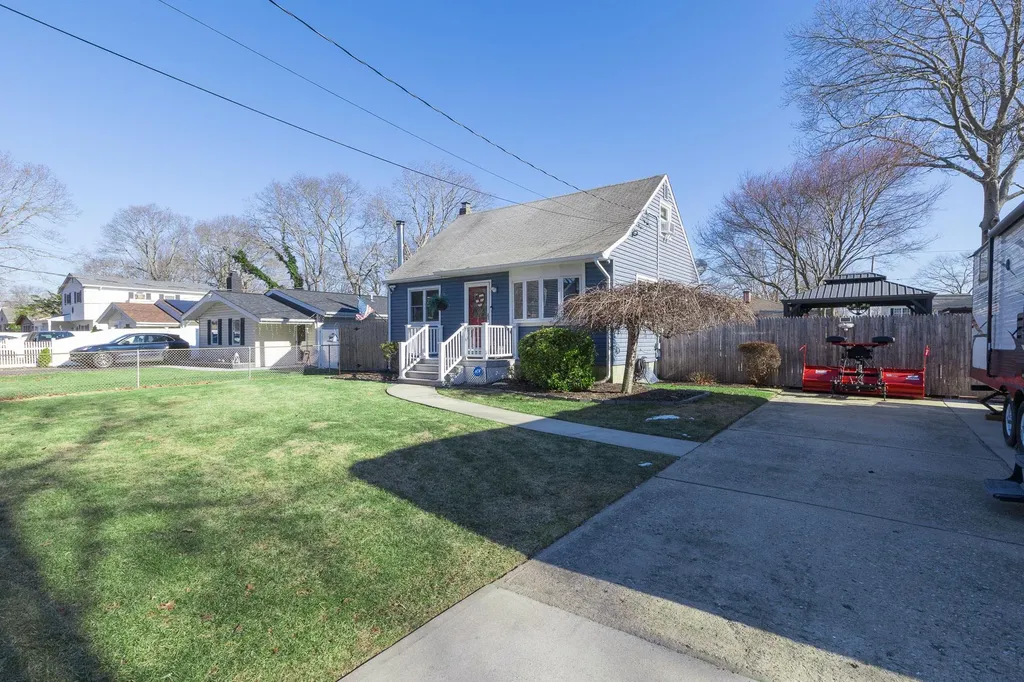 27 Terry Drive Mastic NY 11950