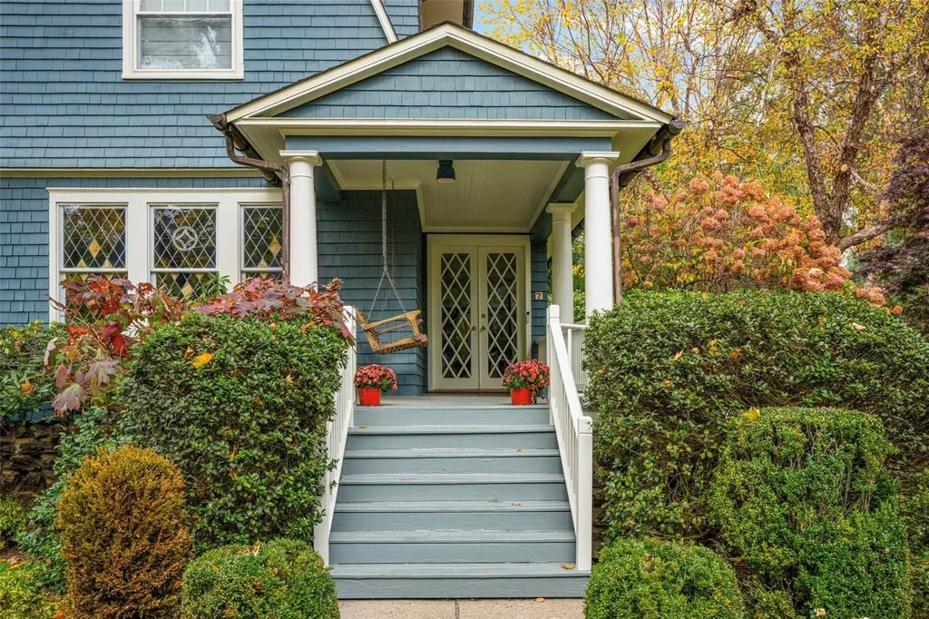 7 Thompson Place Larchmont NY 10538