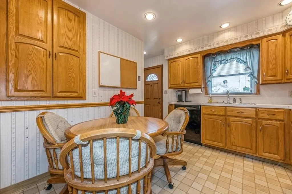 676 Pleasant Avenue Westbury NY 11590