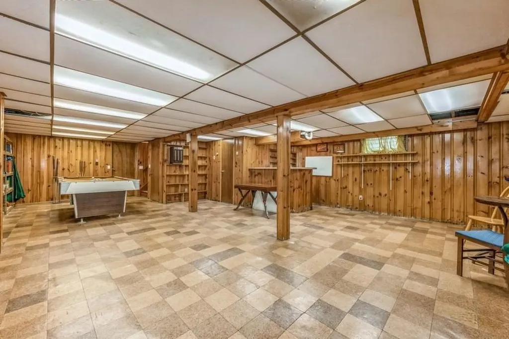 676 Pleasant Avenue Westbury NY 11590
