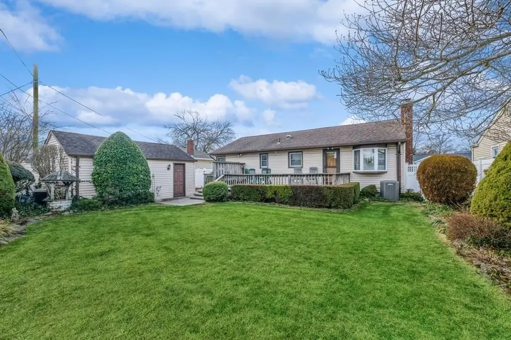 676 Pleasant Avenue Westbury NY 11590