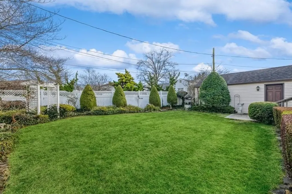 676 Pleasant Avenue Westbury NY 11590