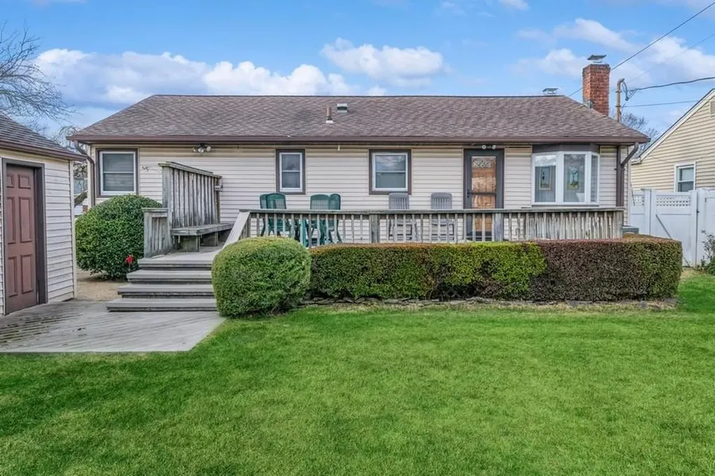 676 Pleasant Avenue Westbury NY 11590