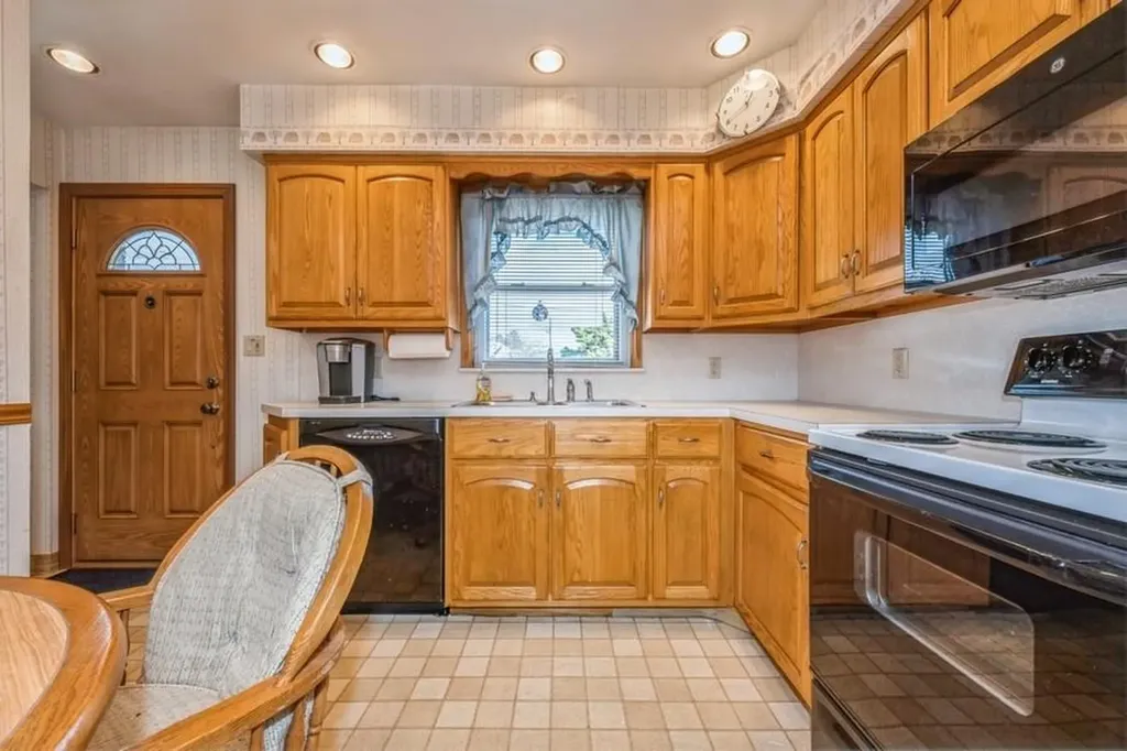 676 Pleasant Avenue Westbury NY 11590