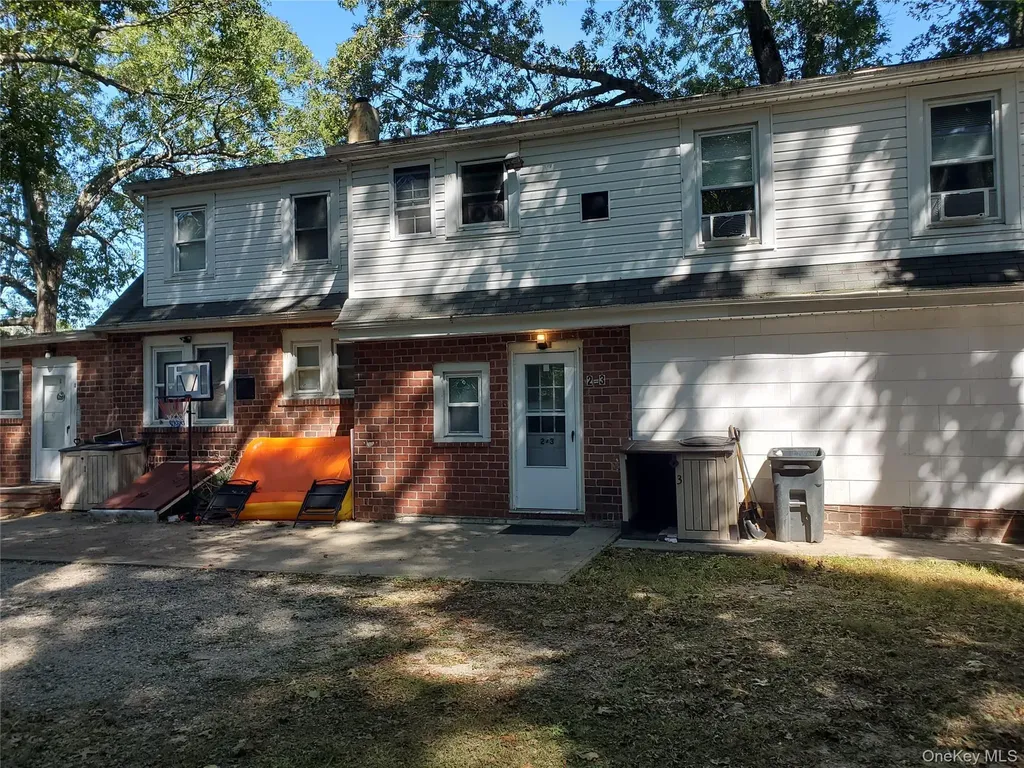 10 Sally Lane Ridge NY 11961