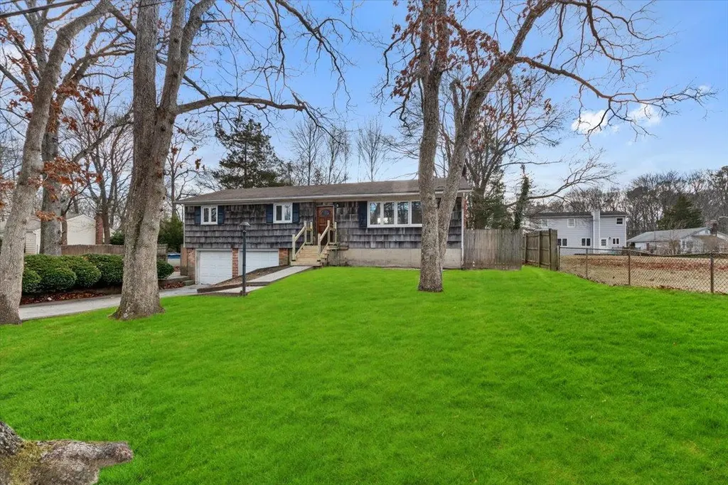 8 Laurel Street Brookhaven NY 11720