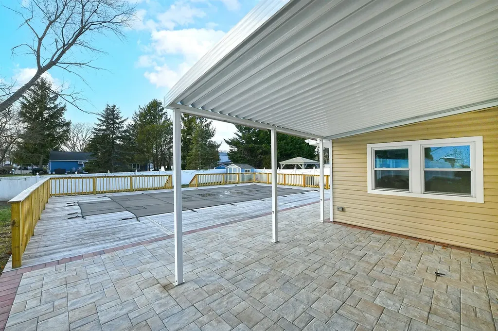 66 White Pine Way Medford NY 11763