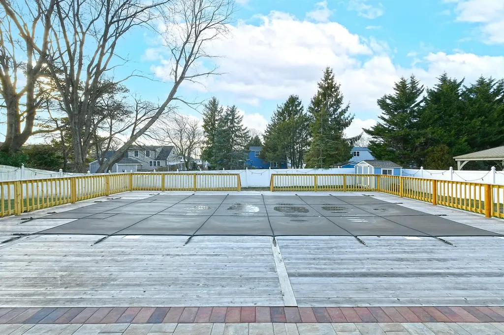 66 White Pine Way Medford NY 11763