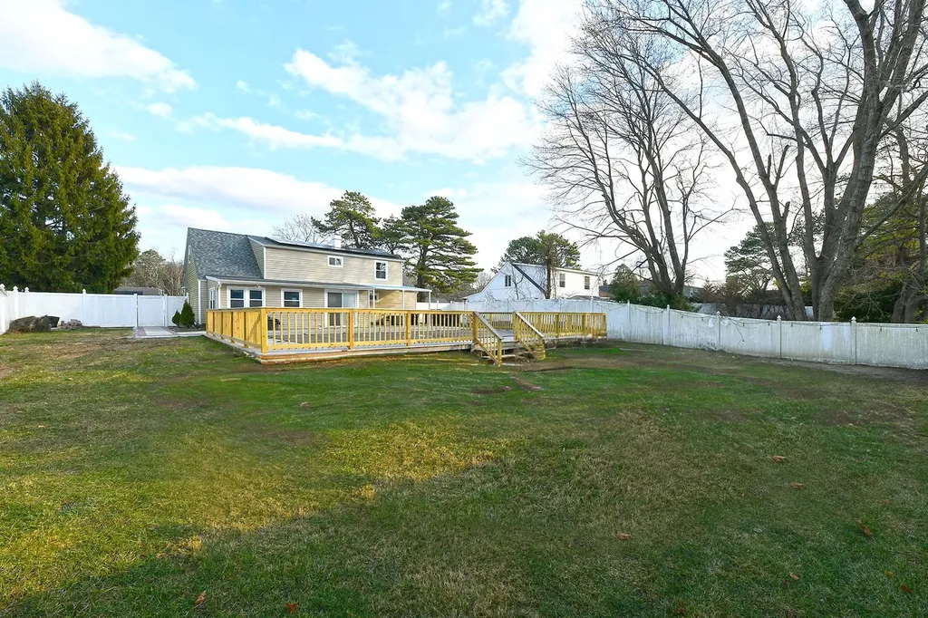 66 White Pine Way Medford NY 11763