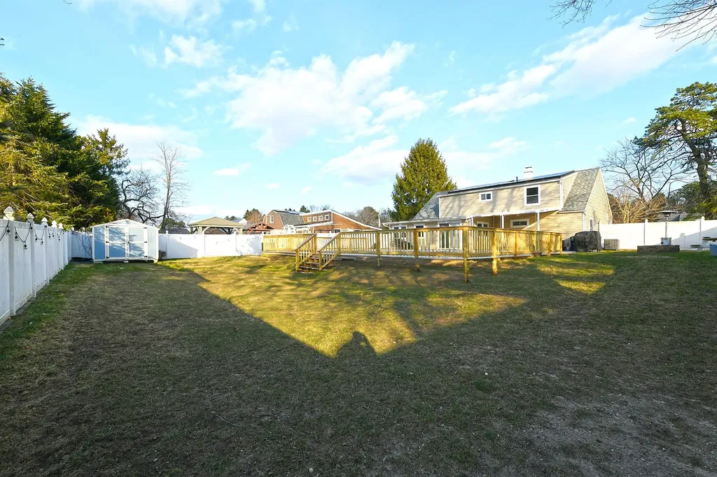 66 White Pine Way Medford NY 11763