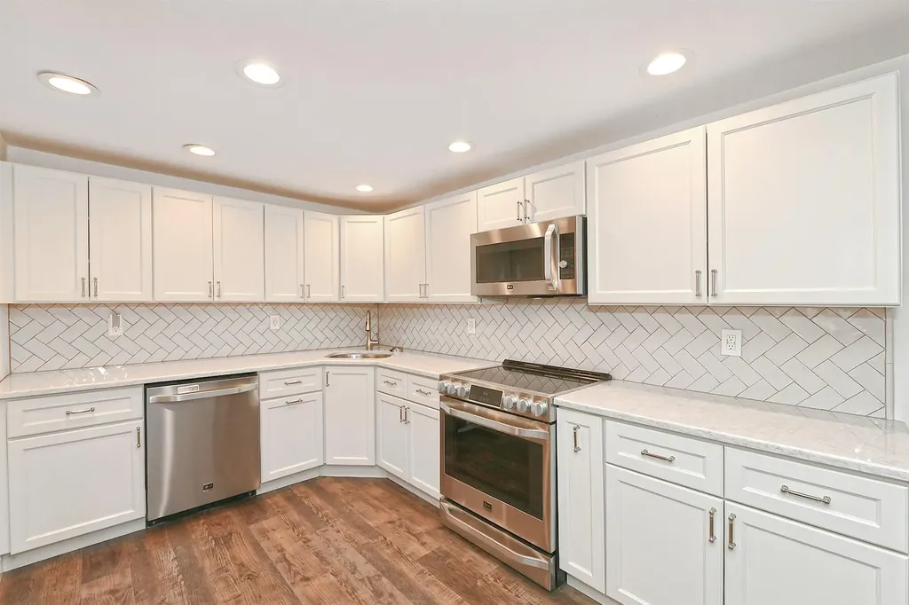 66 White Pine Way Medford NY 11763