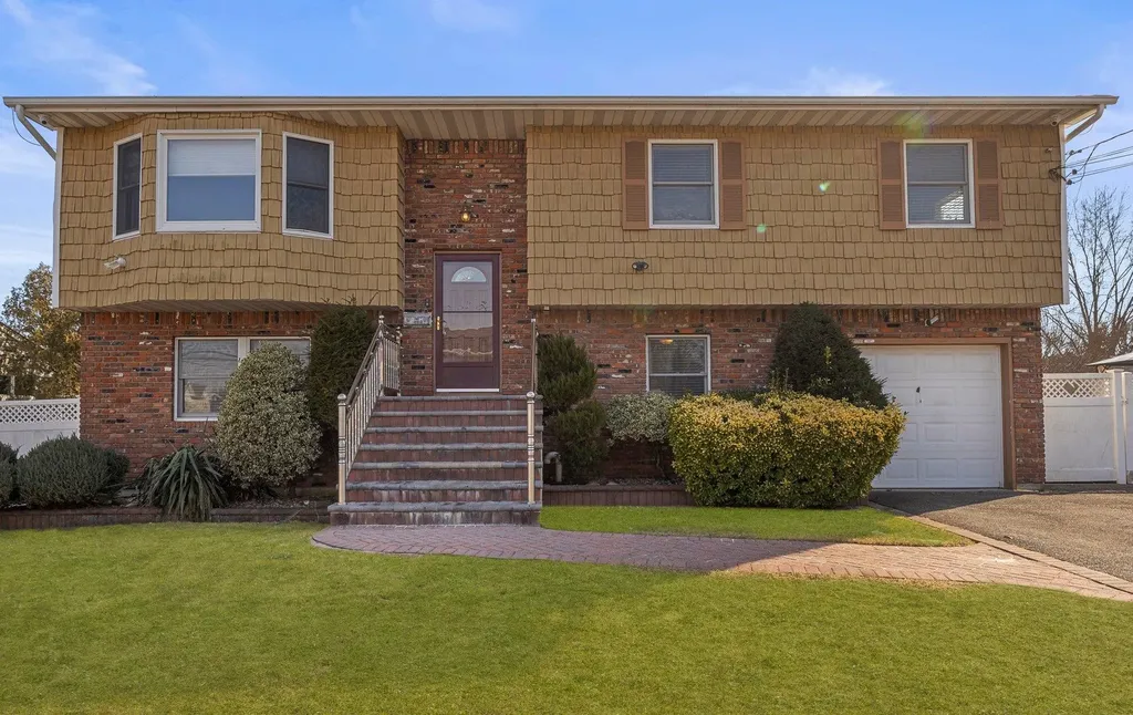 56 Easton Avenue Babylon NY 11703