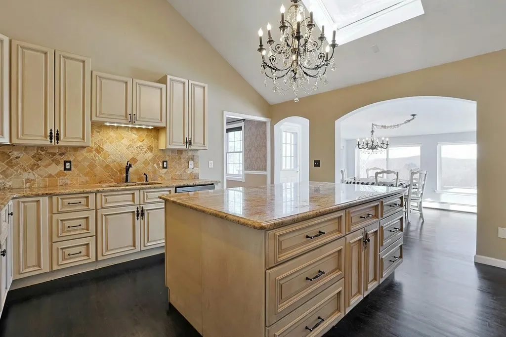 18 Valerie Lane Mahopac NY 10541