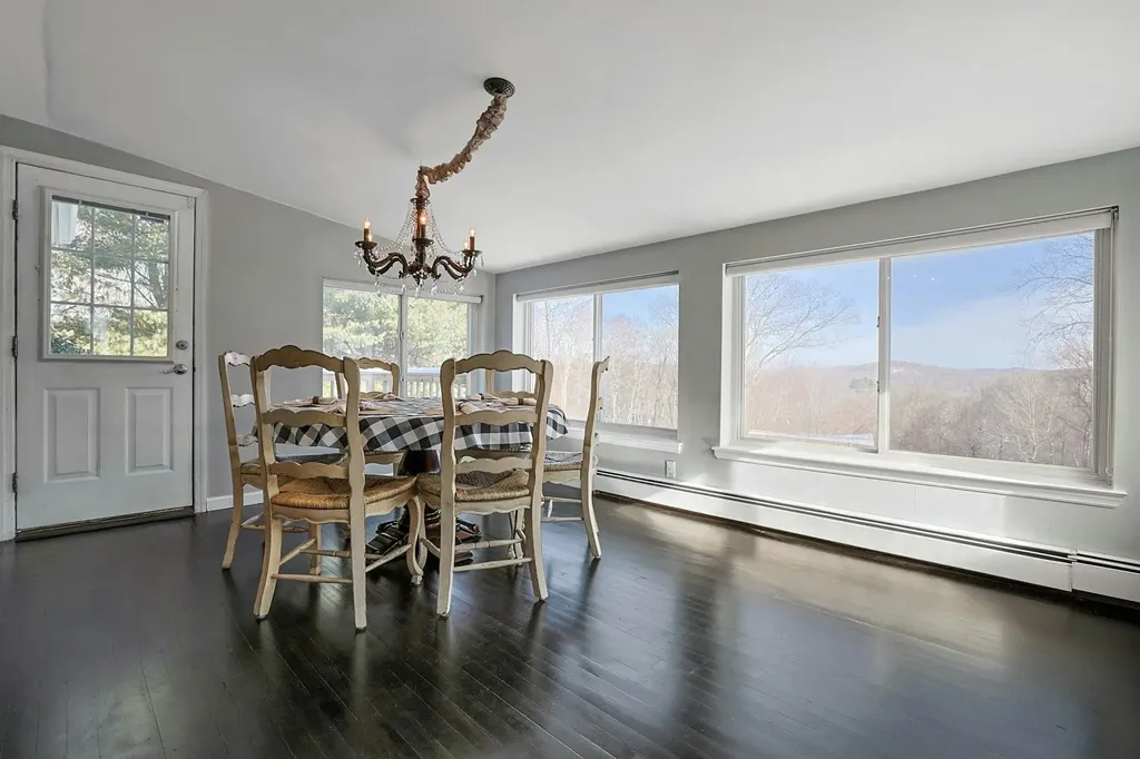 18 Valerie Lane Mahopac NY 10541