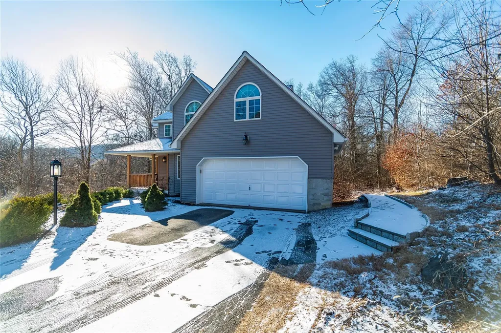 47 Maurerbrook Drive Fishkill NY 12524