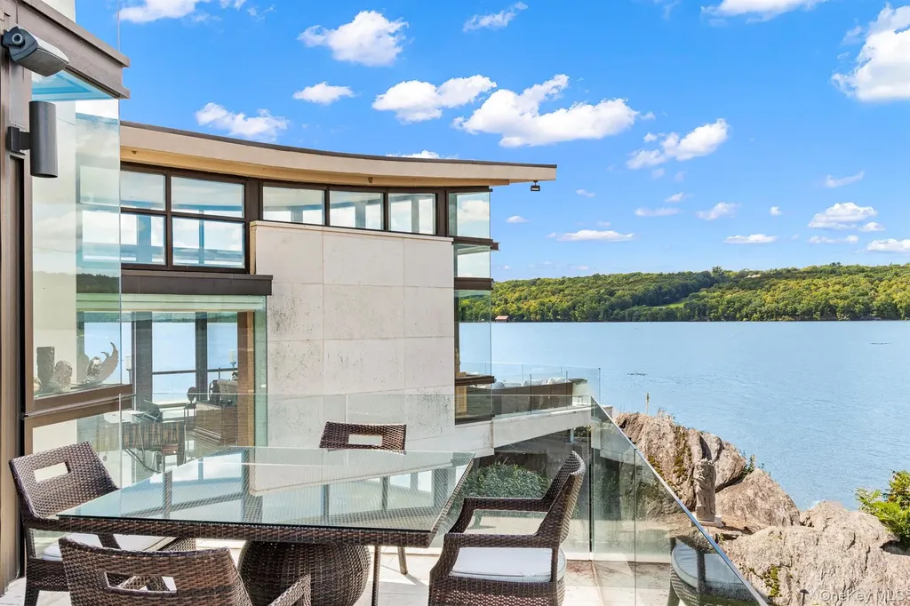 46 Ledgerock Lane Hyde Park NY 12538