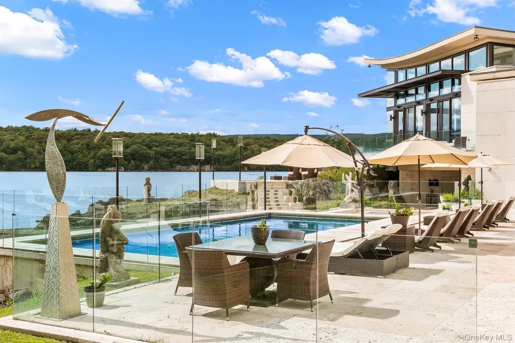 46 Ledgerock Lane Hyde Park NY 12538