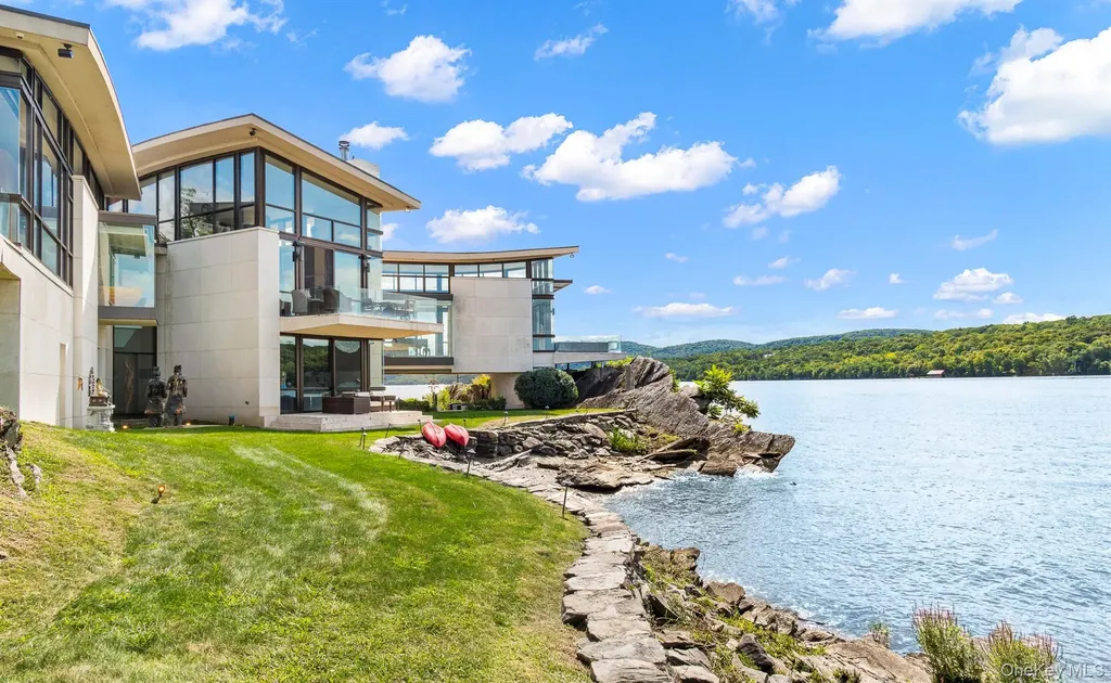 46 Ledgerock Lane Hyde Park NY 12538