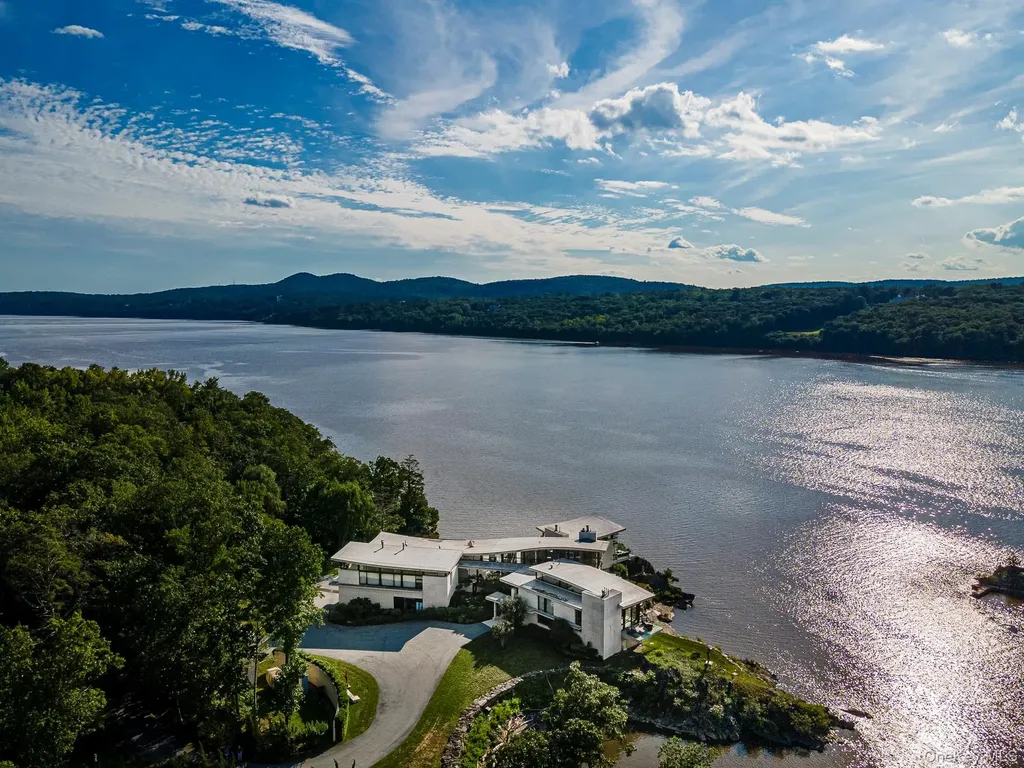 46 Ledgerock Lane Hyde Park NY 12538