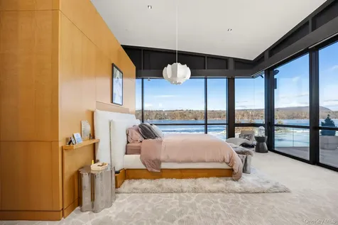 46 Ledgerock Lane Hyde Park NY 12538