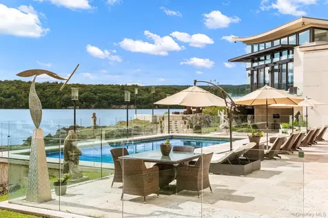 46 Ledgerock Lane Hyde Park NY 12538