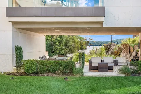 46 Ledgerock Lane Hyde Park NY 12538