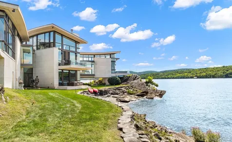 46 Ledgerock Lane Hyde Park NY 12538