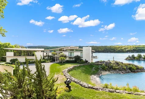 46 Ledgerock Lane Hyde Park NY 12538