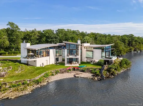 46 Ledgerock Lane Hyde Park NY 12538