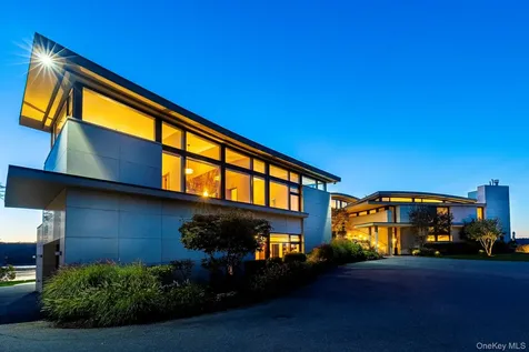 46 Ledgerock Lane Hyde Park NY 12538