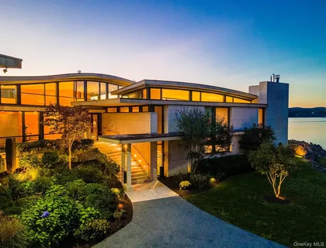 46 Ledgerock Lane Hyde Park NY 12538
