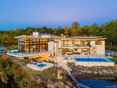 46 Ledgerock Lane Hyde Park NY 12538