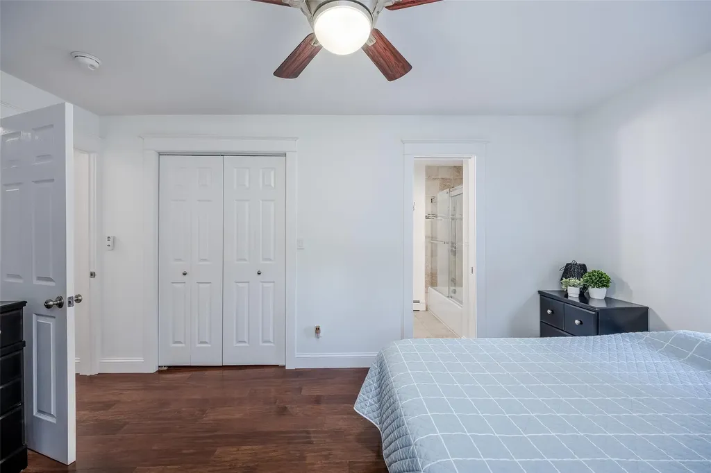 824 Venetian Boulevard Lindenhurst NY 11757