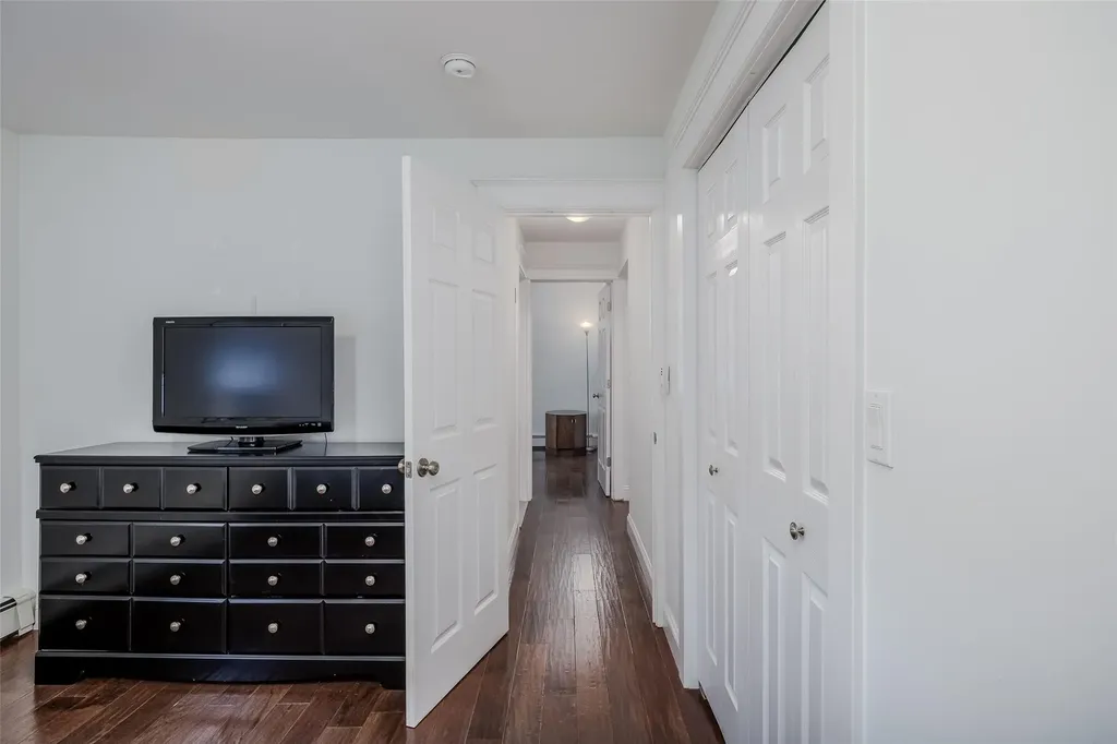 824 Venetian Boulevard Lindenhurst NY 11757