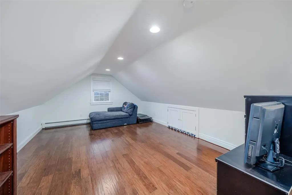 824 Venetian Boulevard Lindenhurst NY 11757