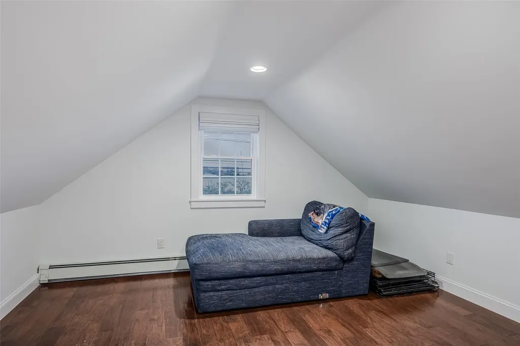 824 Venetian Boulevard Lindenhurst NY 11757