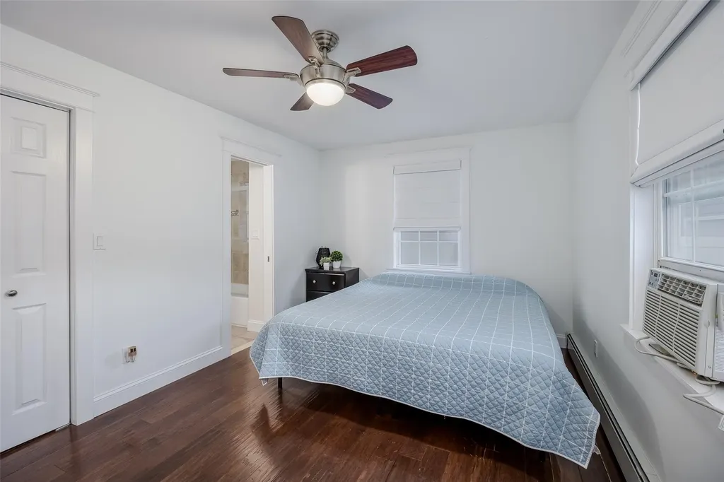 824 Venetian Boulevard Lindenhurst NY 11757