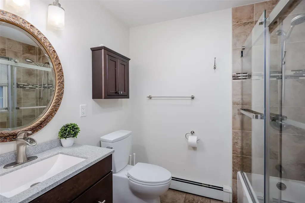 824 Venetian Boulevard Lindenhurst NY 11757