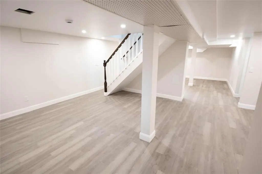 43 Cliff Avenue Hempstead NY 11550