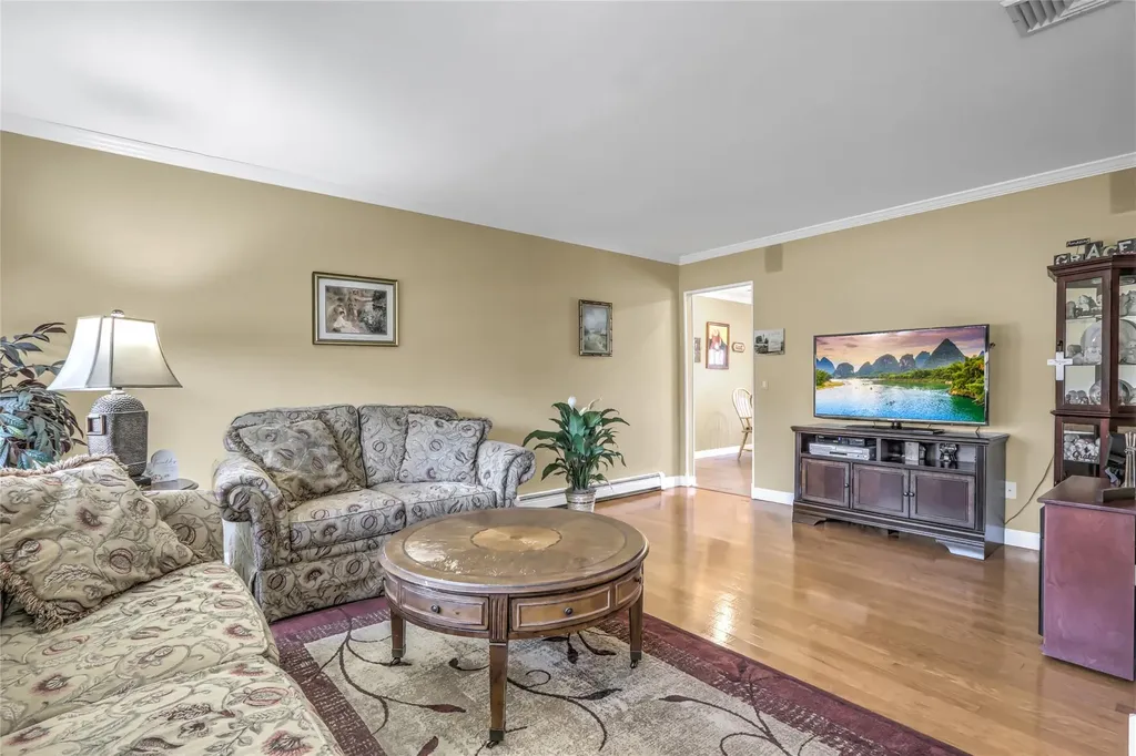 9 Cavalier Court Ridge NY 11961