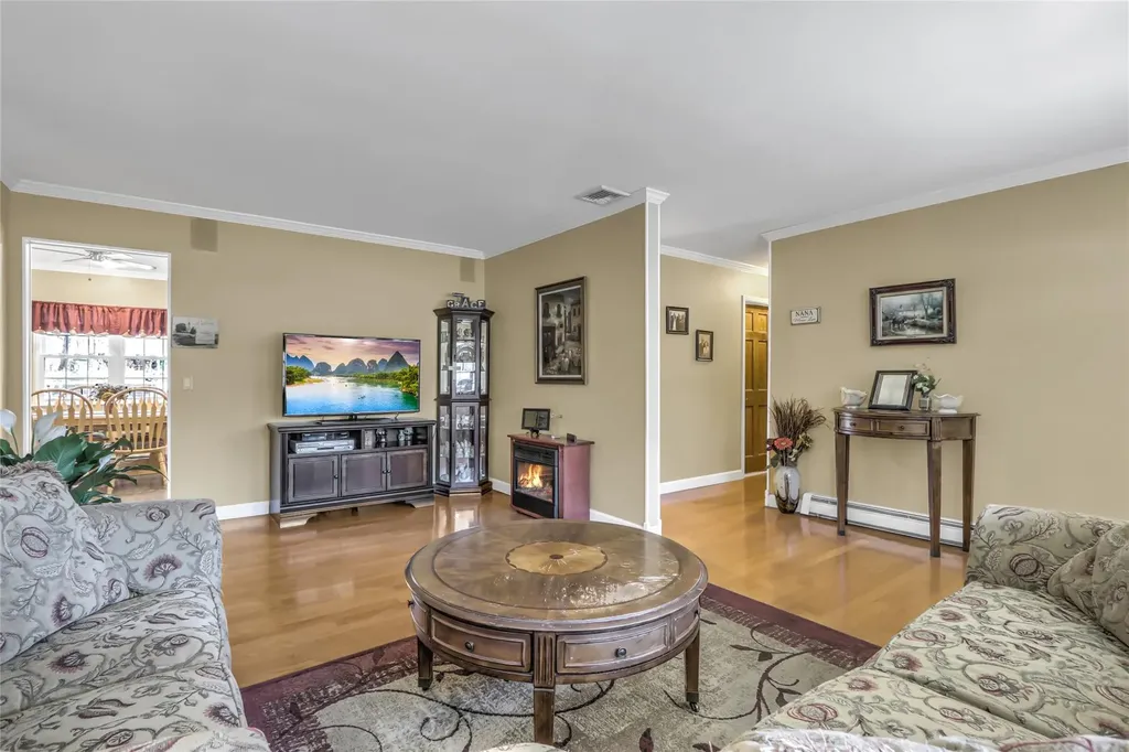 9 Cavalier Court Ridge NY 11961