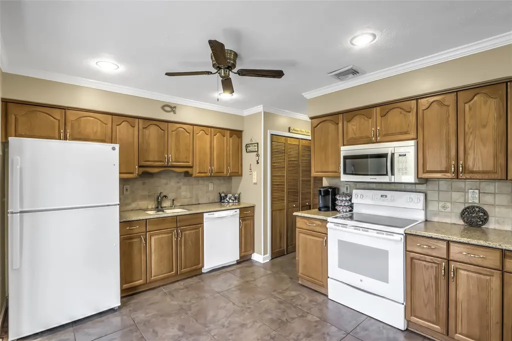 9 Cavalier Court Ridge NY 11961