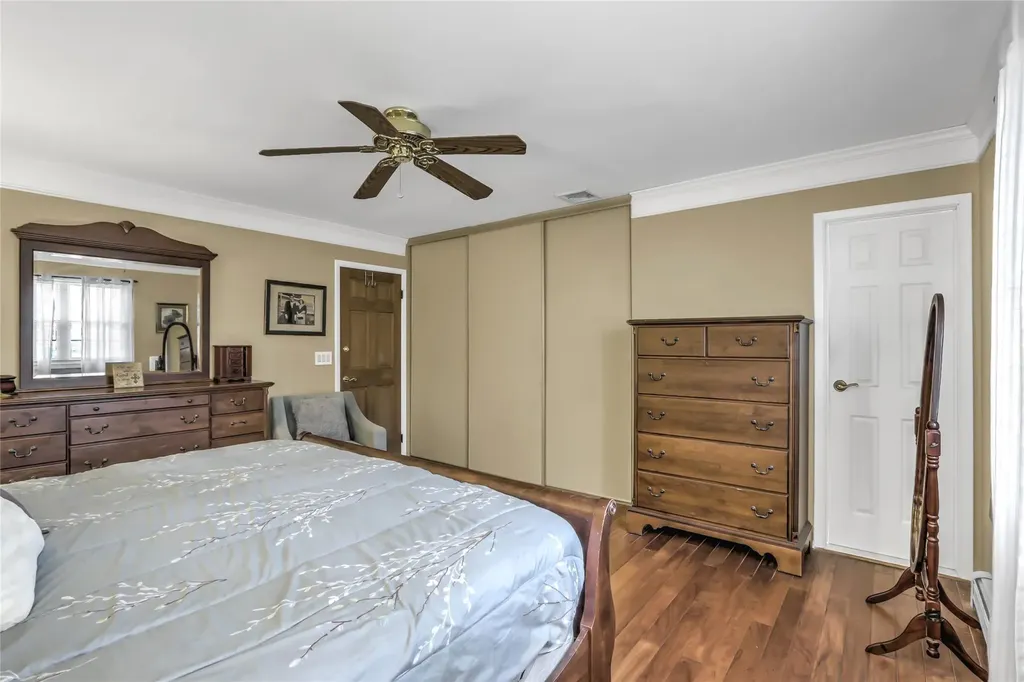 9 Cavalier Court Ridge NY 11961